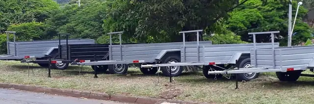 Fila de carretinhas galvanizadas novas prontas para entrega em Londrina